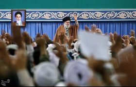 أعضاء الباسيج يلتقون بالمرشد الأعلى للثورة