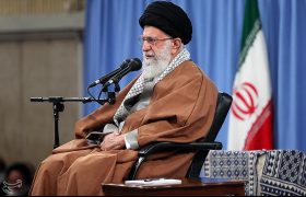 وبقيت الحكومة الإسلامية في الأذهان والذاكرة على شكل خلافة وراثية.